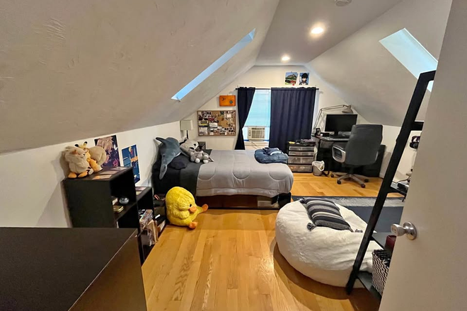 Bedroom with furniture - Private Room 15 Min walk from Tufts Campus Center
