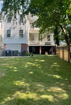 yard - Lovely 3 BR 1.5 bath -  College Hill - steps to Brown, RISD, Hasbro and Trader Joes Apartments