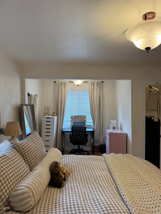 Bedroom - Spring 2026 Sublease – 25% Off! Room on The Hill, 2 min walk to campus, Parking Included House