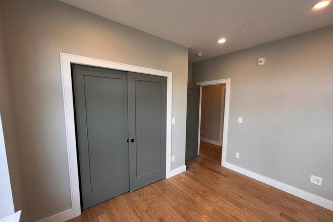 - - No Broker Fee!! Short Commute/Drive to Campus! 4 bed 2 bath bed w/ Modern Kitchen & Laundry Apartments