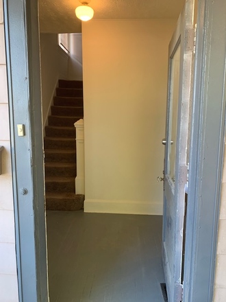 entrance and foyer - Lovely three bedroom two bathroom house walkable to campus