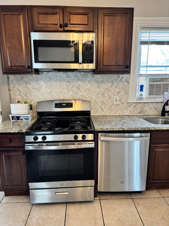 kitchen - Two bed with in unit laundry. Near campus and Miriam Hospital. Apartments