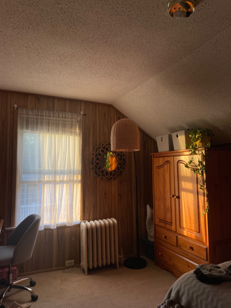 Bedroom - Furnished bedroom in shared home for female-Charlton St-Princeton