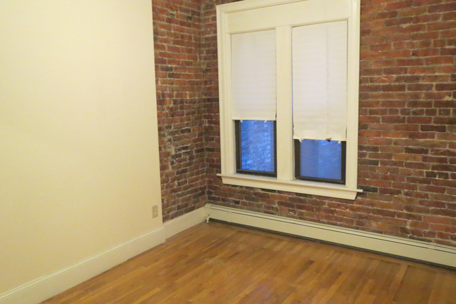 2 Bedroom - 409 Marlborough St. - NO Broker's Fee!!  -  Available 9/01 - Incredibly Spacious 2 Bed 1 Bath!! Apartments
