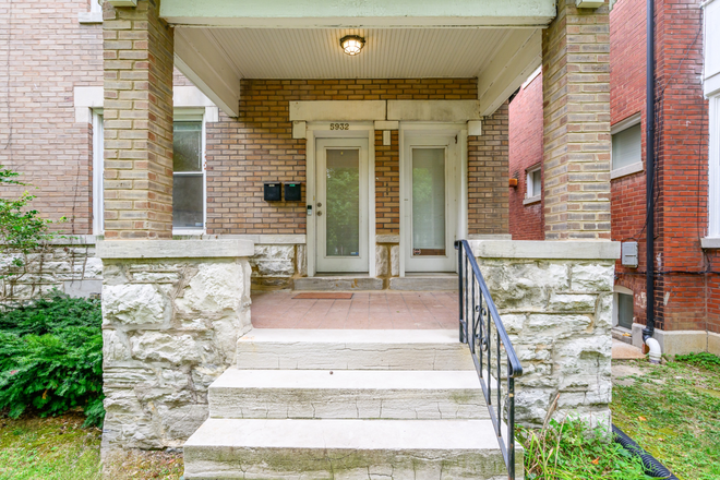 Exterior - Bright, Walkable 2BR Near WashU & Delmar Loop Duplex
