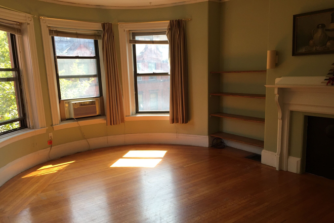 living - SPACIOUS 2 BED/2 BATH AVAILABLE 9/1/25 Apartments