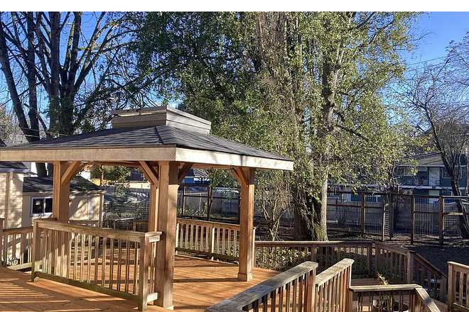 Backyard - FURNISHED ROOMS IN HISTORIC 1920S HOME — BIKE TO UO, QUIET CO-LIVING ROOMS STARTING AT $950