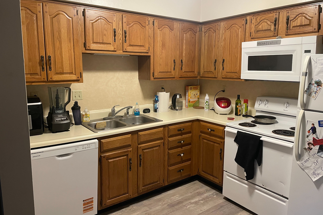 Kitchen - Stratford II - 5 min walk from PMU Apartments