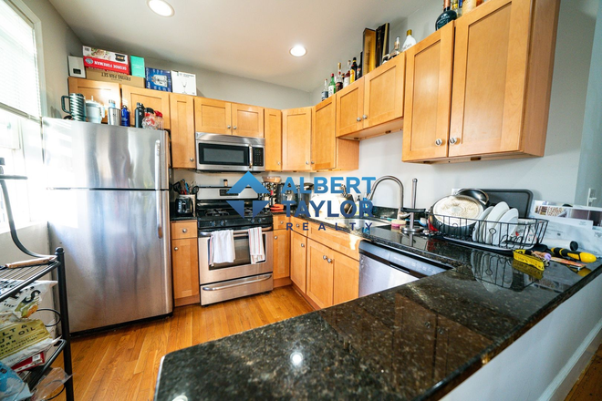 Kitchen - Cheapest 4 bed 2 bath left in mission hill!!