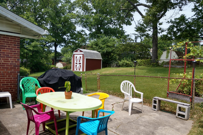 Patio - 2 BR $525/575/m + equal share of utilities House