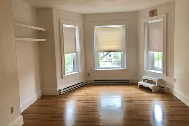 STUDIO - OPEN CONCEPT STUDIO APT WITH NEW HDWD FLOORS AT 1077 BEACON STREET IN BROOKLINE AVAIL. 9/1/2025