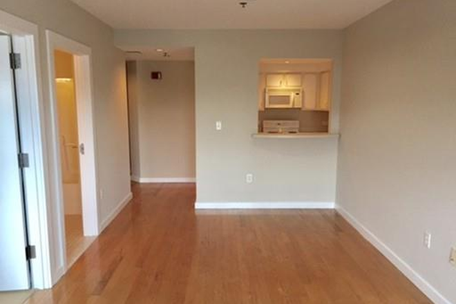 x - Comm Ave 2 Bed Kenmore Sq