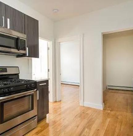 Call NOW for showings! 617-236-8600 - SALEM ST - LRG MDERN 2BR/1BA IN NORTH END AVAIL *9/1/2026* W/ LNDRY IN BLDNG, SS APPS, LRG BDRMS, DW Apartments