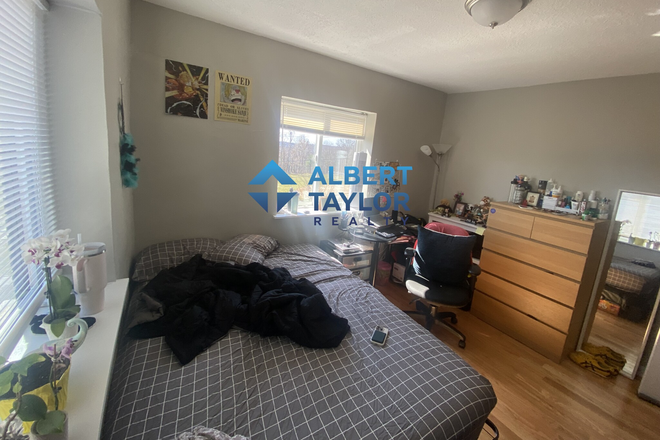 Bedroom #1 - HEAT AND HOT WATER INCLUDED - 2Bed/1Bath - Gorgeous