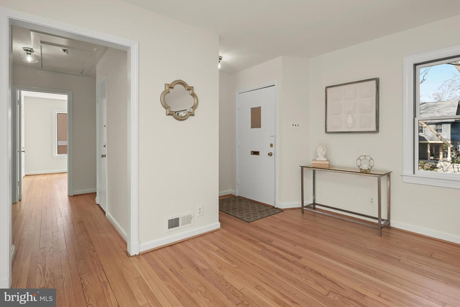 entry - Single Family Home in Chevy Chase MD with Pool access