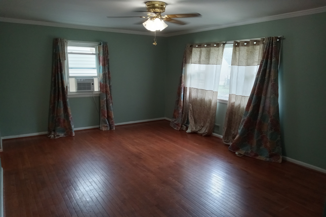 living room - Great Space, Convenient Location House