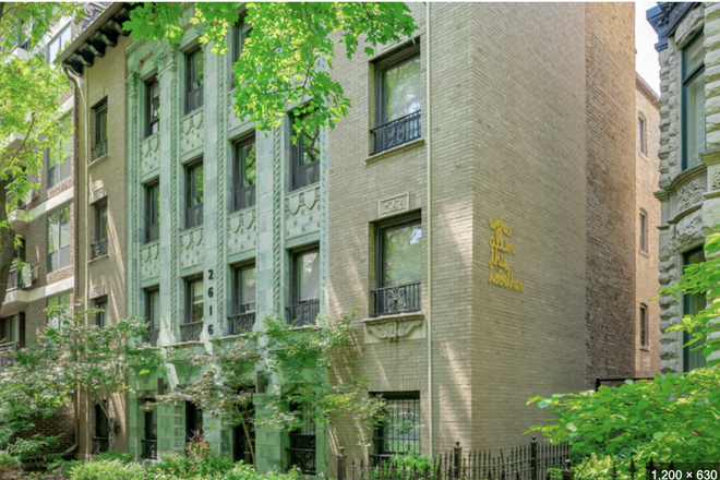 Building exterior - Studio Apartment in Lincoln Park for Sublet