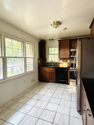 Kitchen - The single house with 5 bedrooms with 2 master bedrooms near the  University of Maryland, College Pa