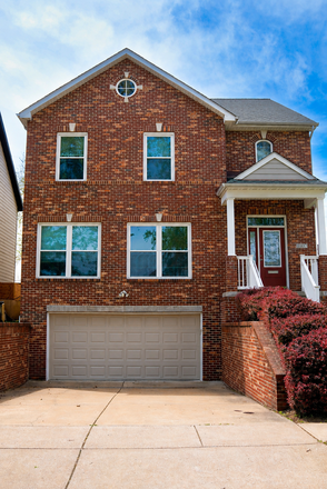 Exterior 01 - Spacious 4 bedroom, 3500 Square Foot, Single Family Home in Clayton School District