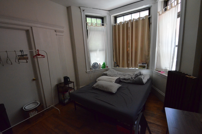 . - 2 Split bedroom 55 Burbank-AVAIL 9/1/26 Apartments