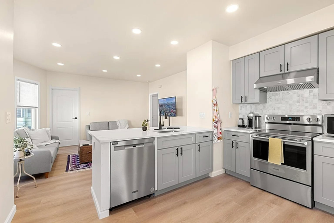 Living rooom / Kitchen - Room in newly renovated 4BR/3BA house