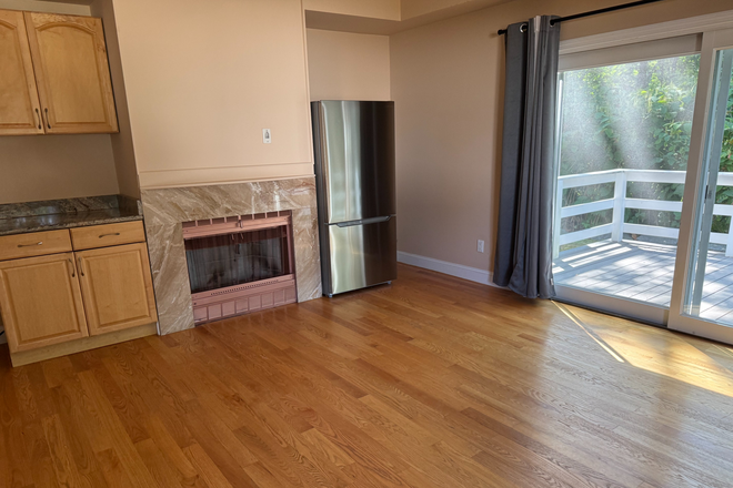 Call NOW for showings! 617-236-8600 - UNDINE RD - LRG MODERN 4BR TWNHOUSE NEAR BC AVAIL *9/1/2027* W/ 2.5 BATH, W/D IN UNIT, RNTL PRKNG