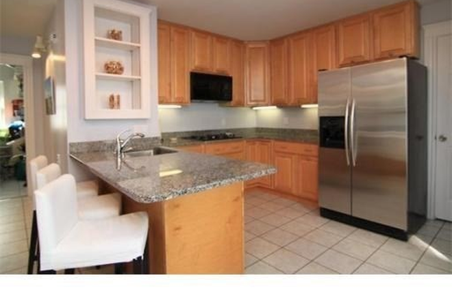 . - HUGE 5 Bed / 2 Bath w/ LAUNDRY IN UNIT! 2 Parking Spots! Available 6/1/26!!