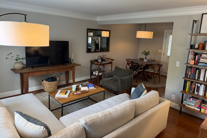 Living Room / Dining Room - 2 Bedroom Unit Near MUSC Townhome