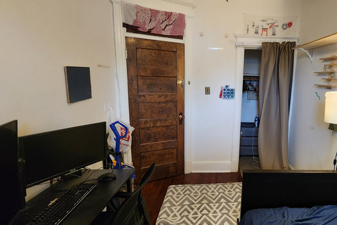 Other side of bedroom - Shared House, bus stop with direct route to campus