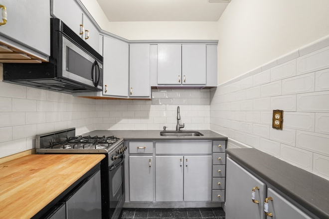 . - Modern Studio heart of Beacon Hill avail NOW!!! Apartments