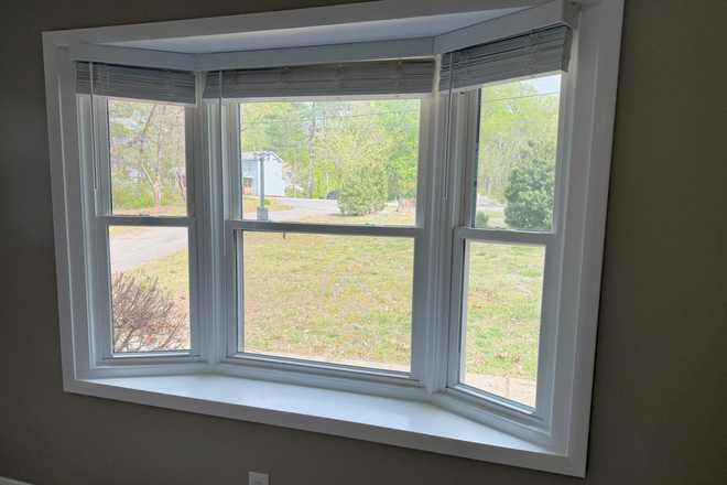 Bay window - Beautiful Private Duplex Unit Duplex