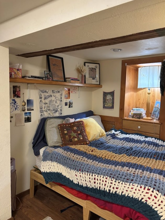 Bedroom, can come furnished (except for mattress) - Private room in Marine St. Apartment