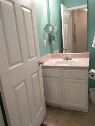 Full private/shared  bathroom, - Room For Rent, 1 Month, 1 Semester ,6 Month Lease