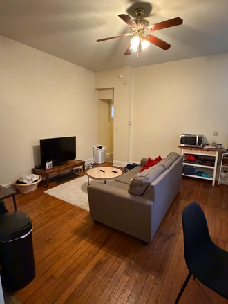 livingroom - 2 bedroom close to campus Apartments