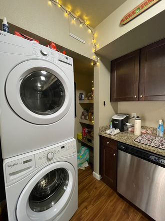 Washer/dryer and snack/storage corner - Oak House Apartments on the Hill: DIRECTLY NEXT TO CAMPUS, SPRING SUBLET
