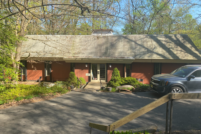 Front entrance from private driveway - Furnished 4BR home-Mansgrove Rd-Princeton