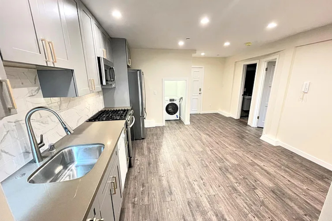 Washer(dryer is in foyer) - 3 bedroom 2 bath in outer Richmond Apartments