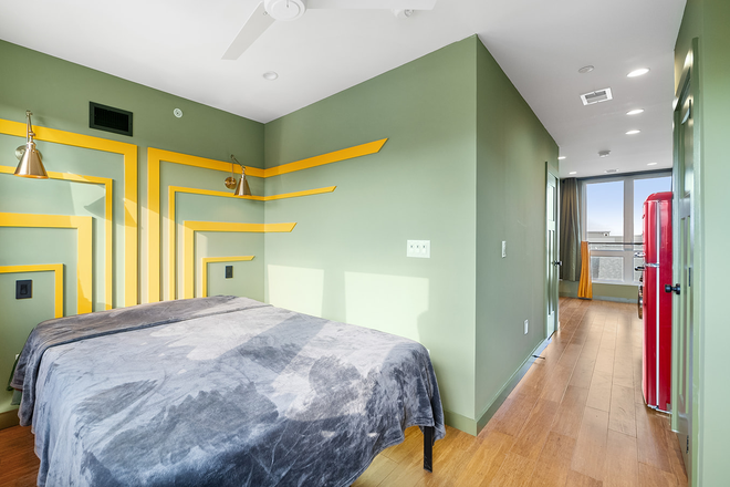 Studio Bed looking towards living/ kitchenette - Entire Floor Studio Apartment in Shared House WALK TO CAMPUS