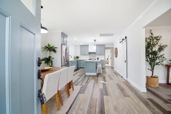 Entryway - Peaceful retreat near downtown and walking trails House