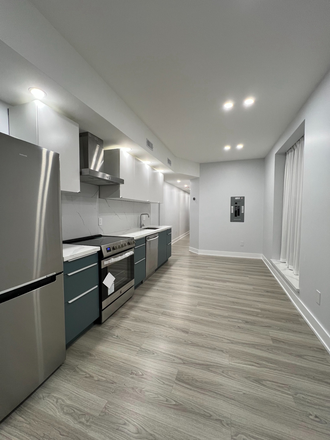 Kitchen - 10 Minutes to UofT, 2 Bedroom 2 Bathroom, Laundry in suite, 1 kitchen w/Balcony