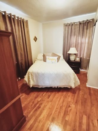 Bedroom 1, full sized bed - Fully Furnished Cozy 2 Bedroom House (Utilities included)