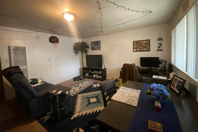 Living Room - 1BR Apartment Steps from CU Boulder with Flatirons View! Nov–Feb Start through July 2026
