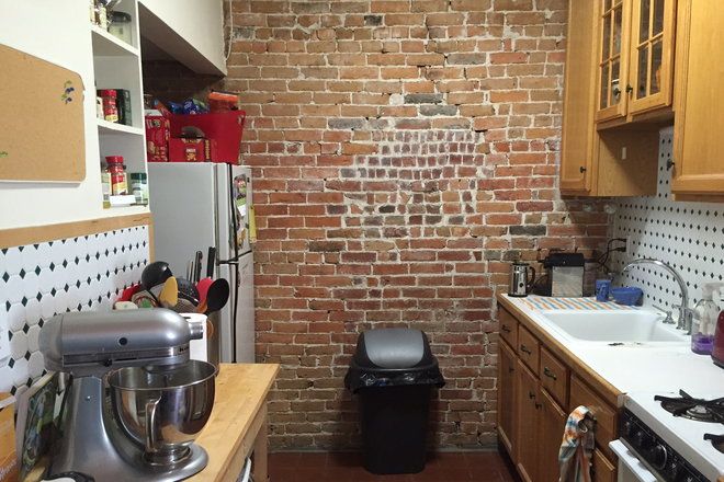 kitchen - great location! renovated, charming, all utilities, Apartments