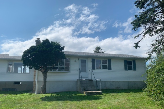 Exterior - RENTS TO 2 PEOPLE FOR $1950 OR 3 PEOPLE FOR $2400 House