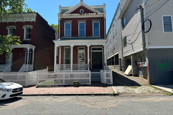 outside of 104 S Pine Street front view - VCU $3400  Renovated 4 bedroom and 2 full baths, private parking- 1 blk away from VCU!
