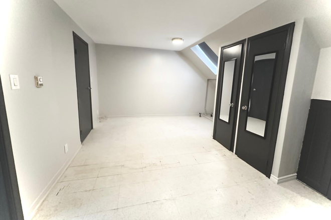 Bedroom - Large one bedroom unit with laundry and backyard House