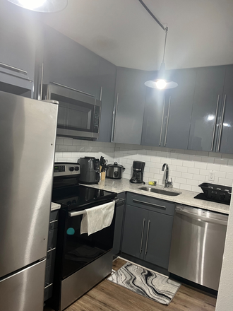 Last picture of kitchen (while it was tenant occupied) - Quiet apartment in the heart of the Grove