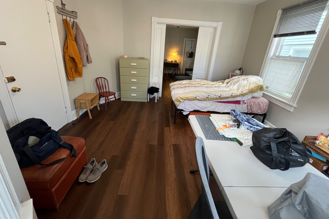 1 bedroom view facing inward - 1BR or 2BR apts-Bank St-Princeton