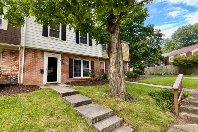 Outside Street View - Three Bedroom Townhome close to bus stop and Food Lion and 2 miles from the VT campus