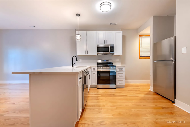 Kitchen - 1 Bed and Private Bath in the Medical District! Apartments